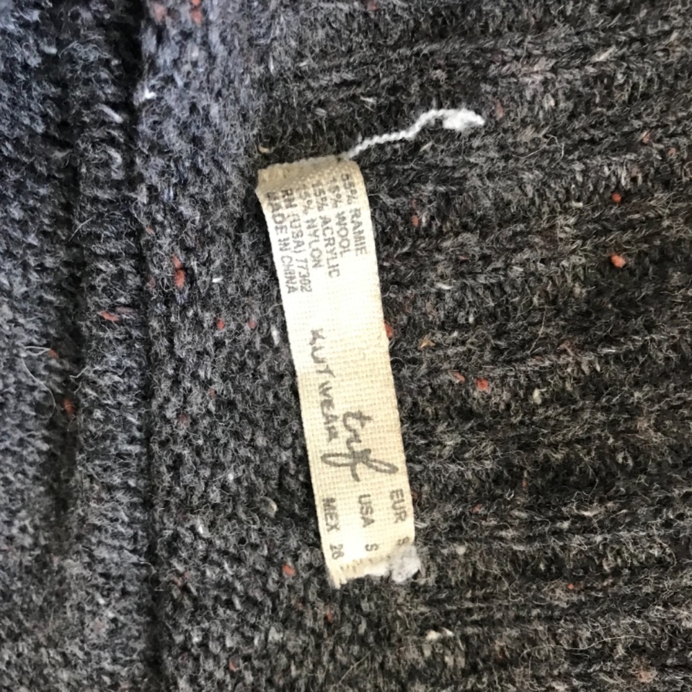 Zara sweater. - Picture 4 of 6